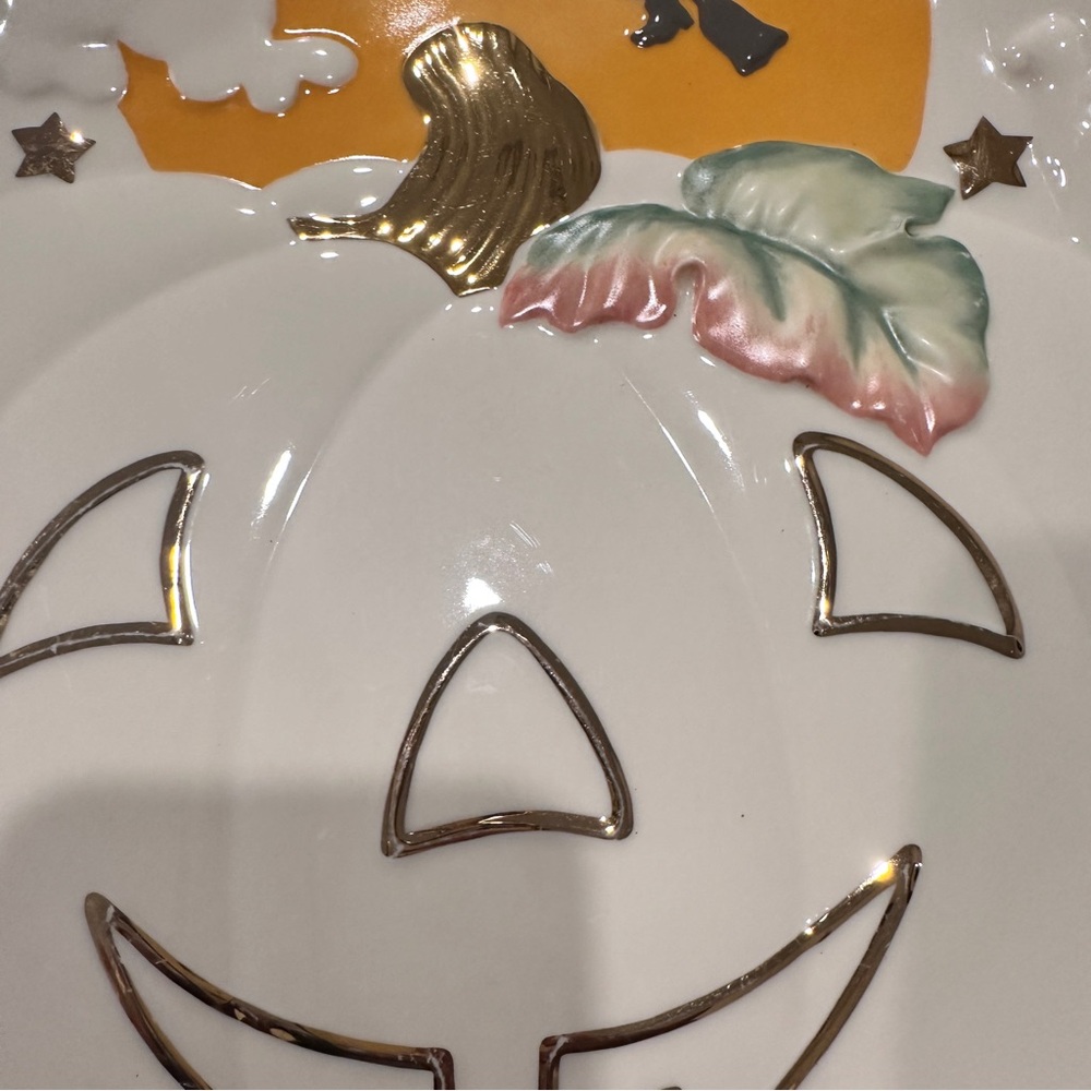 Lenox Ceramic Halloween Jack-O-Lantern Plate with Gold and Cream Accents - Picture 10 of 16